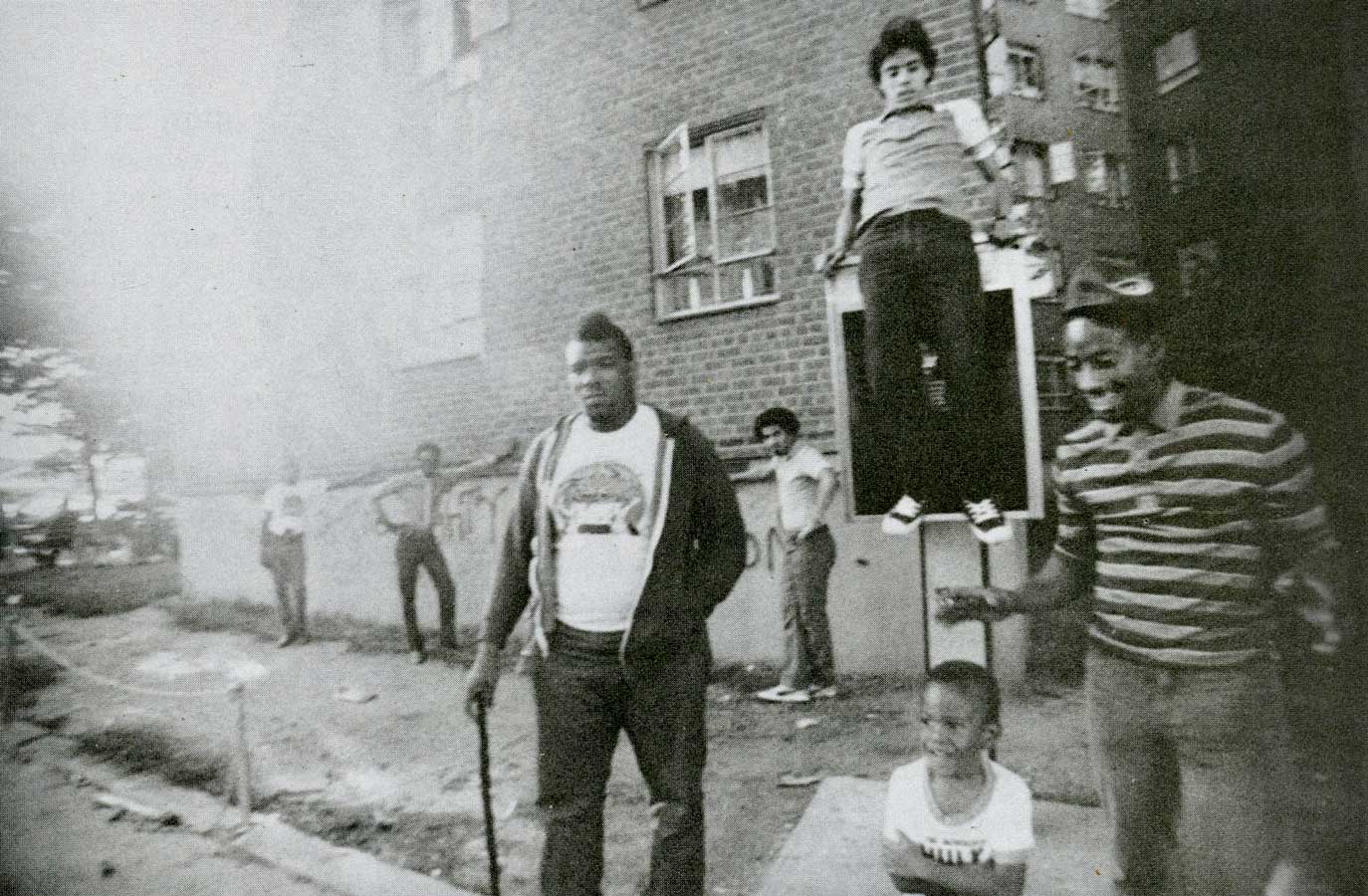 Afrika Bambaataa at Bronx River Project (1982) from Steven Hager, Hip Hop: the Illustrated